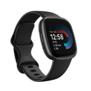 Smartwatch per il fitness Fitbit Versa 4 con GPS integrato, fino a 6 giorni di autonomia e compatibile con iOS 15 & Android OS 9.0, Nero / Alluminio grigio grafite Fitbit